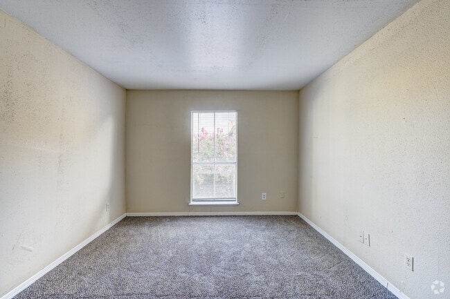 2BR, 1BA - 812SF - Primary Bedroom - Retreat on Rosslyn