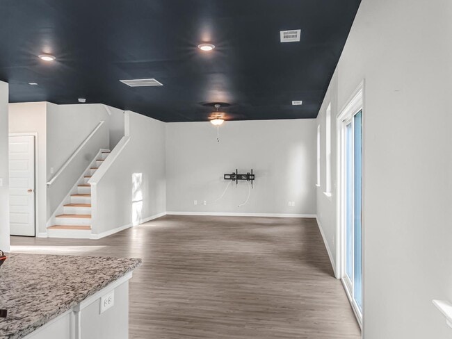 Building Photo - 2054 Maplewood Way
