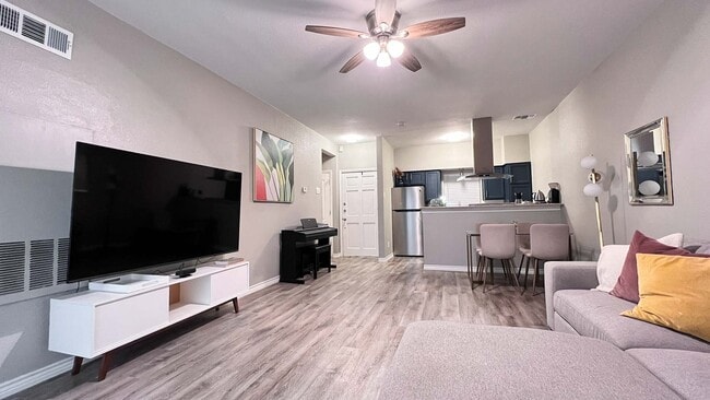 Building Photo - 1908 San Antonio St