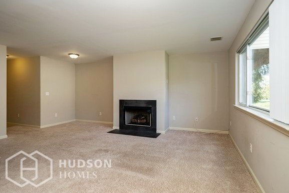 Foto del edificio - 104 Falcon Ridge Way N