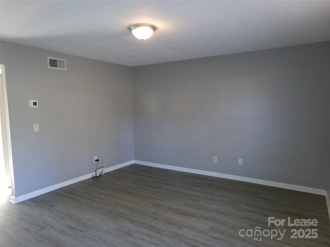 Foto del edificio - 1351 N 6th St