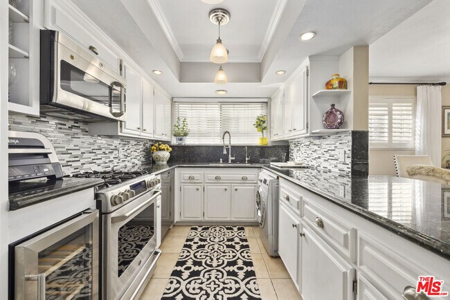 Building Photo - 10645 Wilshire Blvd