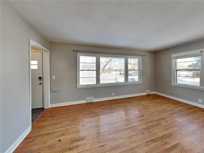 Foto del edificio - 7501 W Lake St