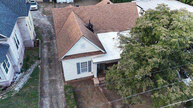Building Photo - 227 Hendrix Ave SW