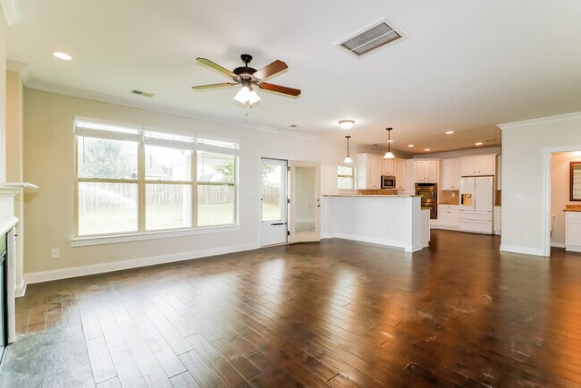Building Photo - Gorgeous Grovetown Gem!