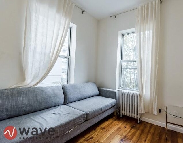 Foto del edificio - 314 E 3rd St