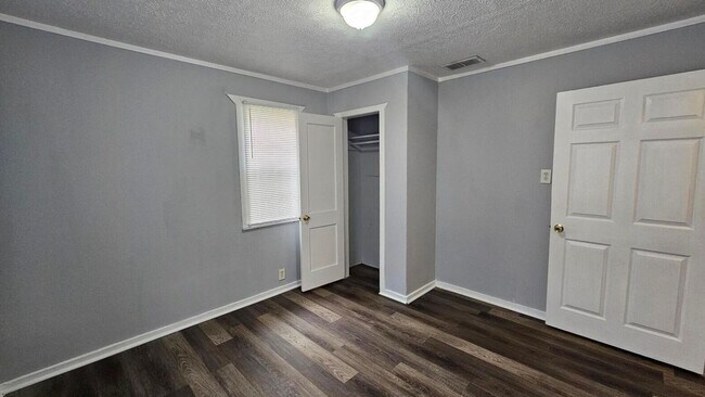 Foto del edificio - 2103 Lambert St