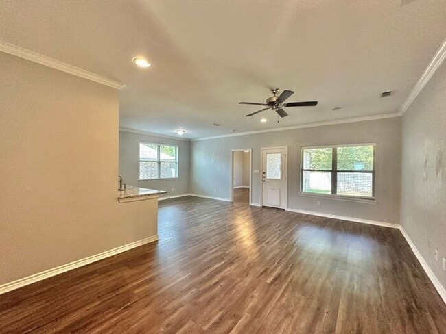 Building Photo - Available Now! 3 Bed 2 Bath in Flint!