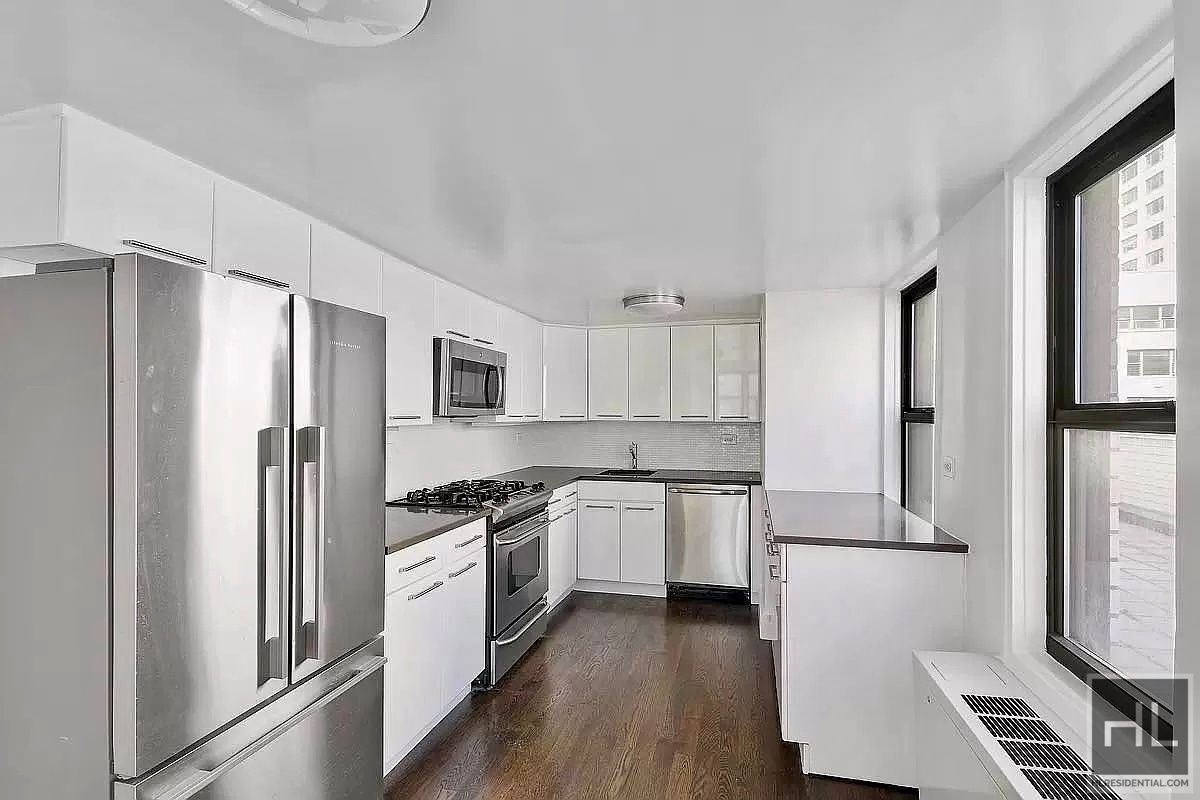 Primary Photo - EAST 63 STREET