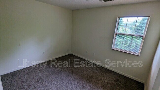 Building Photo - 134 Rolland St
