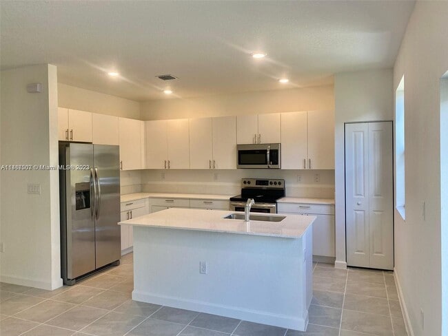 Building Photo - 28509 SW 134th Ave