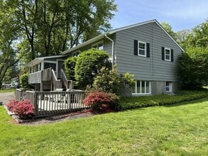 Building Photo - 18 Great Meadow Rd