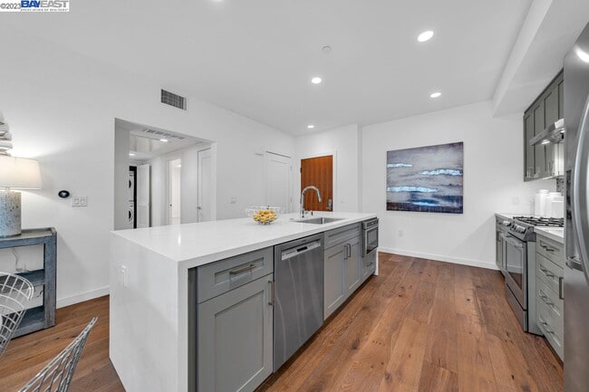 Building Photo - 400 El Camino Real