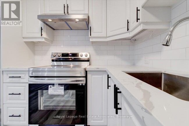 Building Photo - 1562 Upper Ottawa St