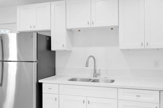 Building Photo - 308 N Catalina Ave