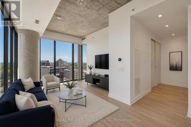 Building Photo - 185 Roehampton Ave