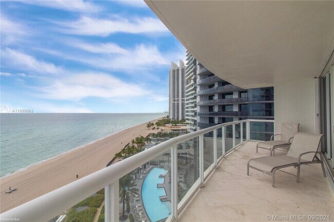 Building Photo - 18671 Collins Ave