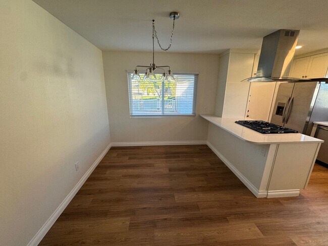 Foto del edificio - Remodeled 3 Bed / 2 Bath Single-Family Home | Garage, Big yard