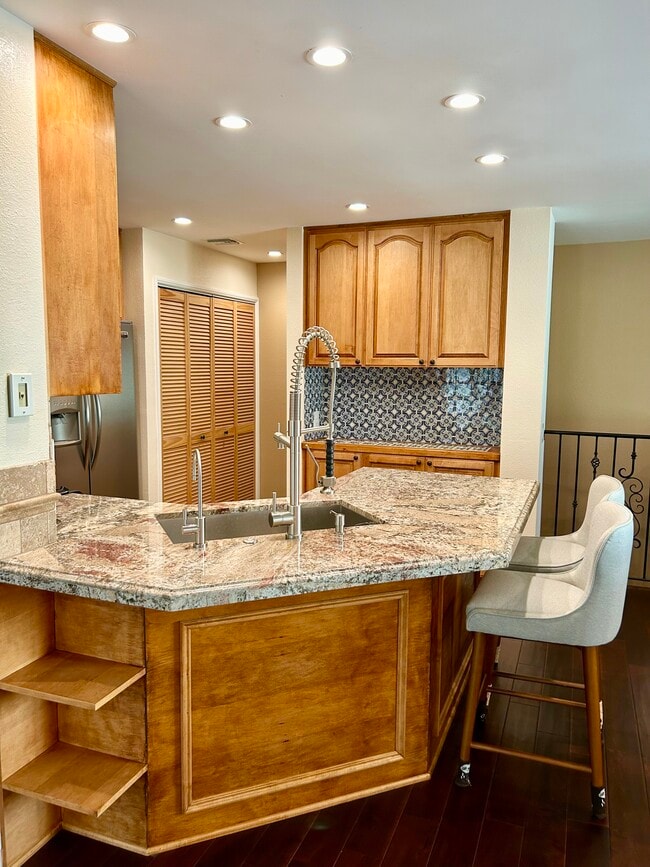 Building Photo - 115 Via Colinas