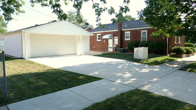 Building Photo - 14317 Trenton Rd
