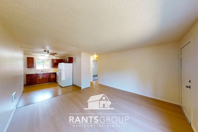 Foto del edificio - Spacious 2-Bedroom Duplex Unit with a Gara...