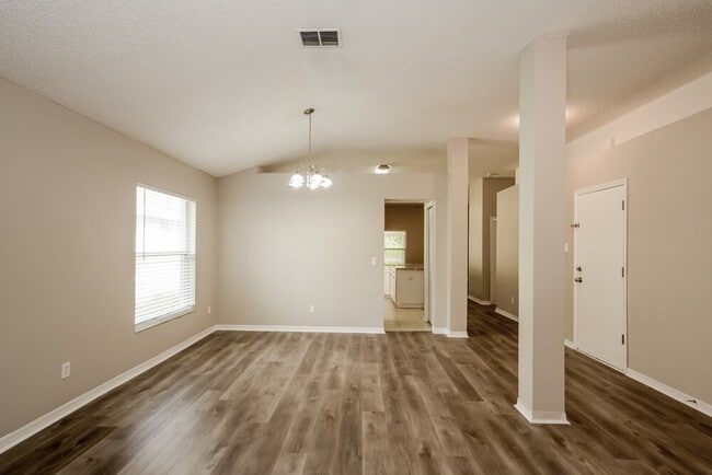 Building Photo - 10270 Oasis Palm Dr