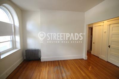 Foto del edificio - 1 bedroom in Brookline MA 02446