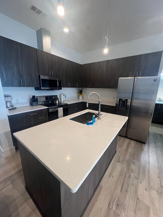 Foto del edificio - 1100 Peters St