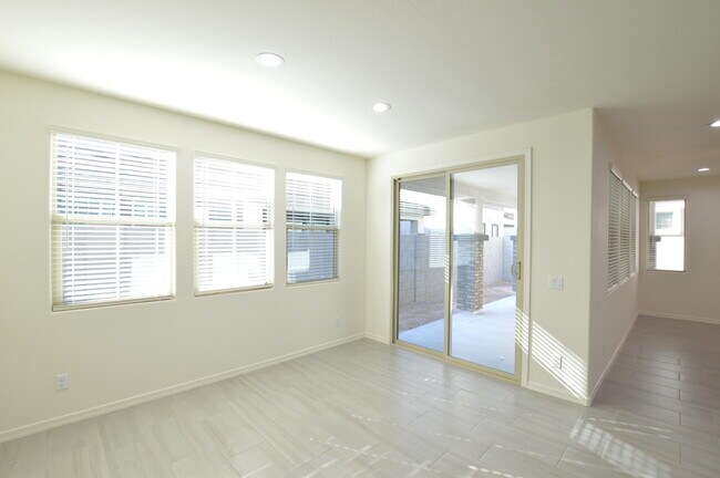 Foto del edificio - 1138 S Peden Dr
