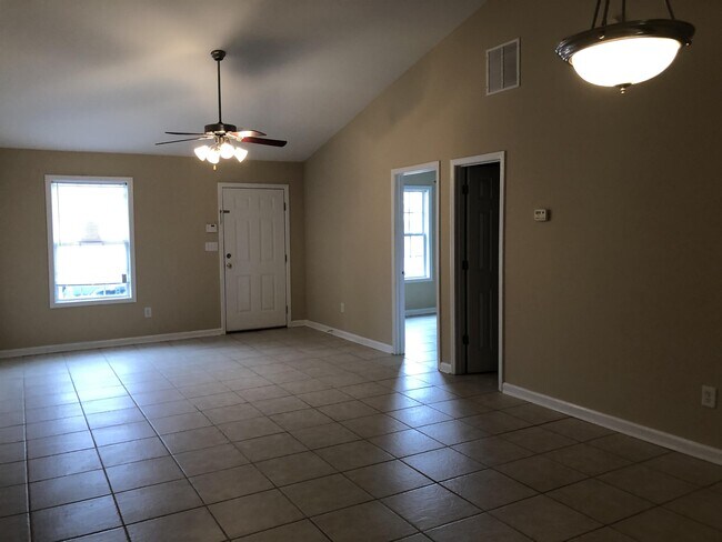 Building Photo - 172 Harvest Ct