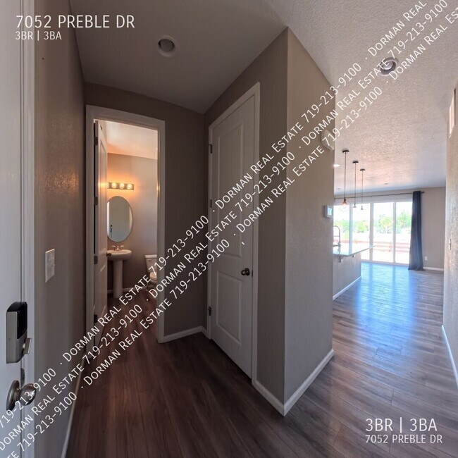 Foto del edificio - 7052 Preble Dr