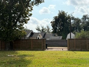 Building Photo - 6109 N Main St