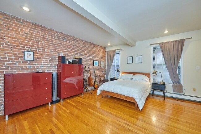 Building Photo - 36 Symphony Rd