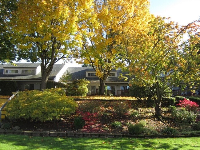 Building Photo - Charming Condo in Gated Community