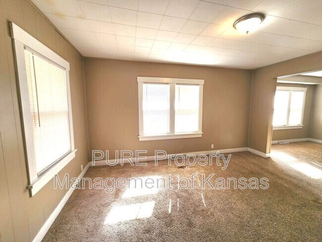 Building Photo - 1145 SW Plass Ave