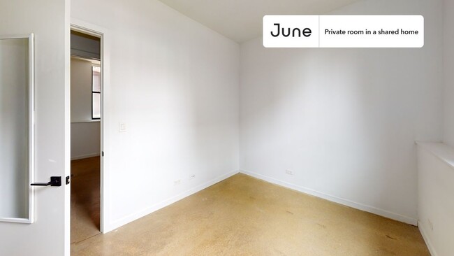 Foto del edificio - Private bedroom in 4 bed/3.5 bath Home