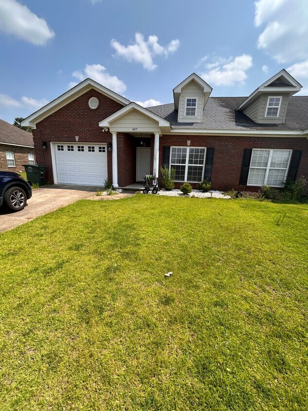 Foto principal - 407 Millenia St