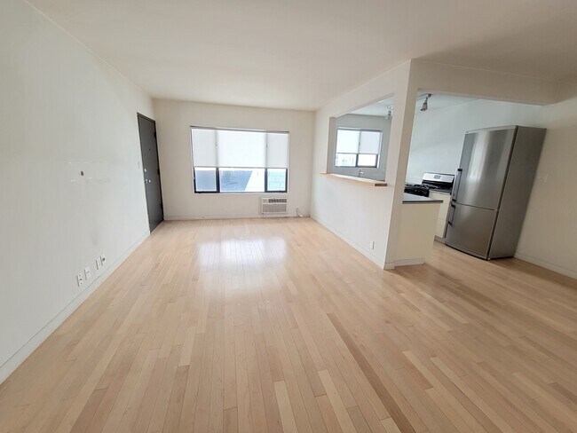 Building Photo - 410 N Hayworth Ave