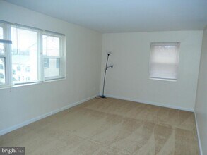 Building Photo - 3045 Patrick Henry Dr