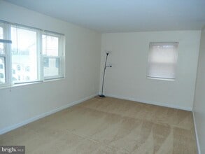 Building Photo - 3045 Patrick Henry Dr
