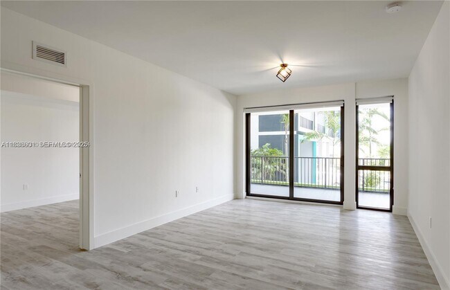 Foto del edificio - 4400 W Sunrise Blvd