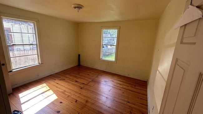 Building Photo - 4735 Clayton Dr