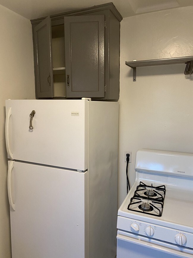 2300 Silver Lake Blvd Unit 2453A, Los Angeles, CA 90039 Room for