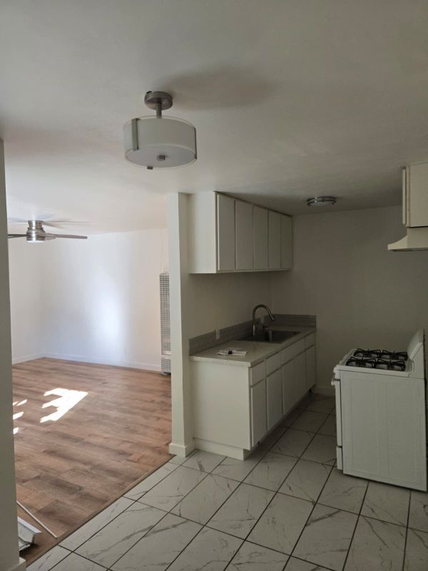 Foto del edificio - 11820 Hart St