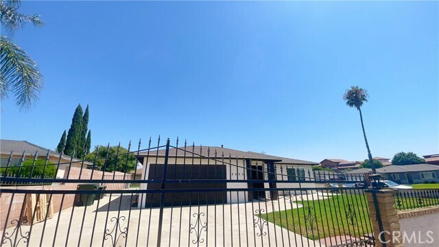 Building Photo - 8015 Henbane St