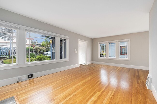 Building Photo - 3901 Everett Ave