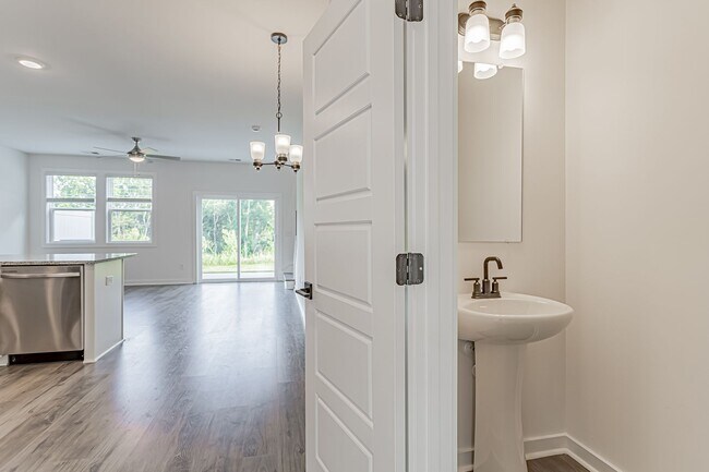 Foto del edificio - New Construction Leasing Special, ½ off fi...