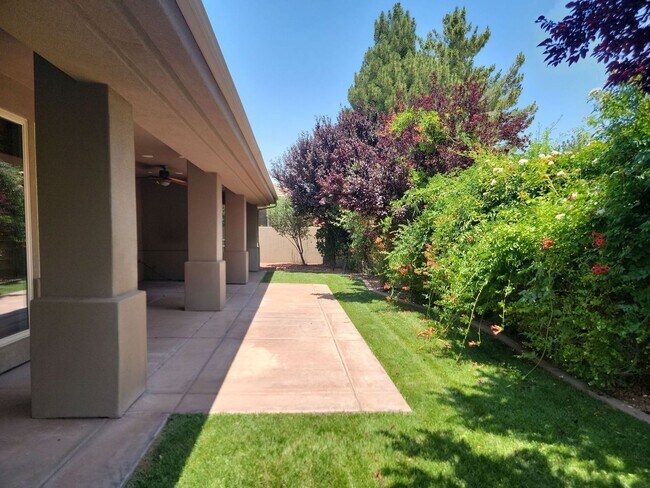 Foto del edificio - Stylish 4 Bedroom Home with Large Living S...