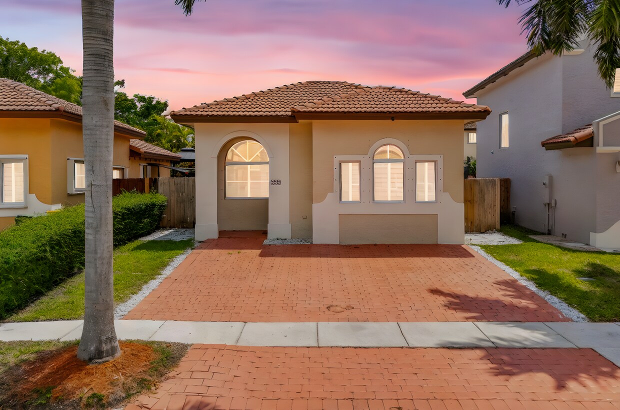 Foto principal - 2523 NE 41st Ave
