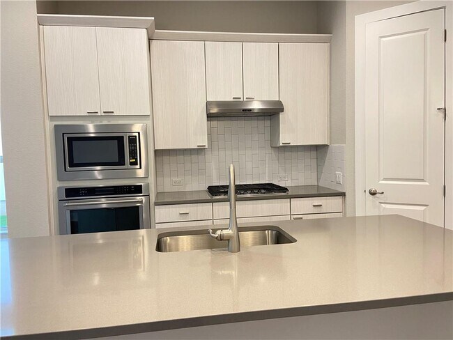 Building Photo - 1615 Woodwind Ln